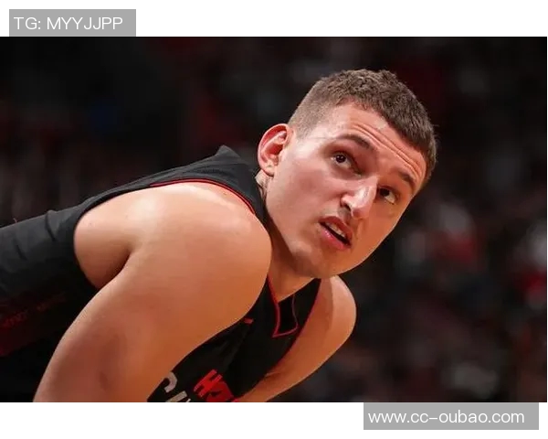 阿德巴约称赞约维奇精神状态出色期待为他赢得胜利